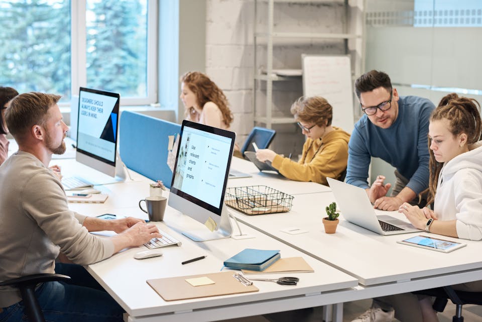 IT Semantic Team bei der Zusammenarbeit